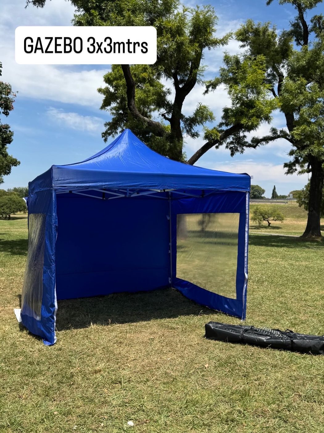 Gazebo plegable azul instalado, medida 3x3 metros